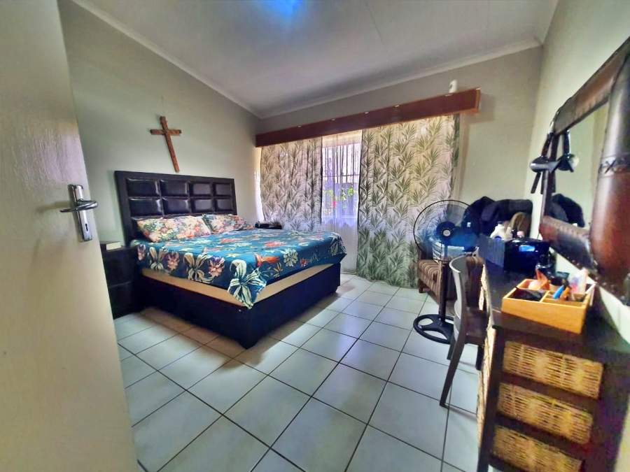 28 Bedroom Property for Sale in Kannoniers Park North West